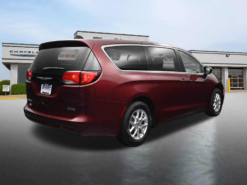 Used 2023 Chrysler Voyager LX FWD image 5
