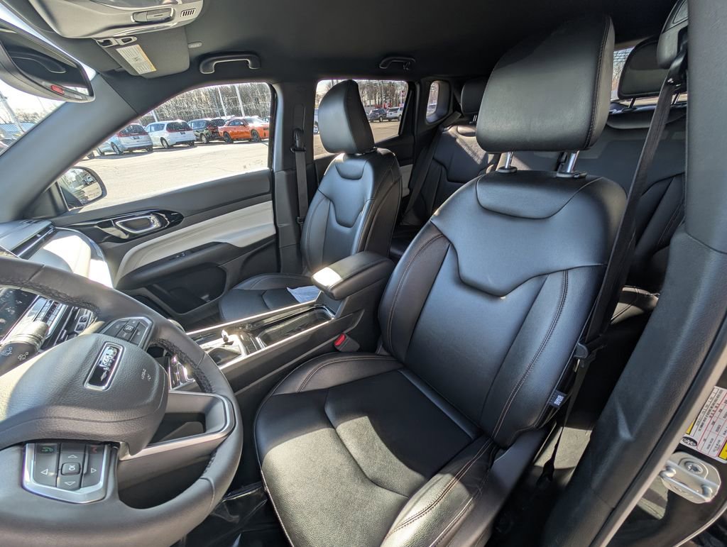 Used 2024 Jeep Compass Limited image 13