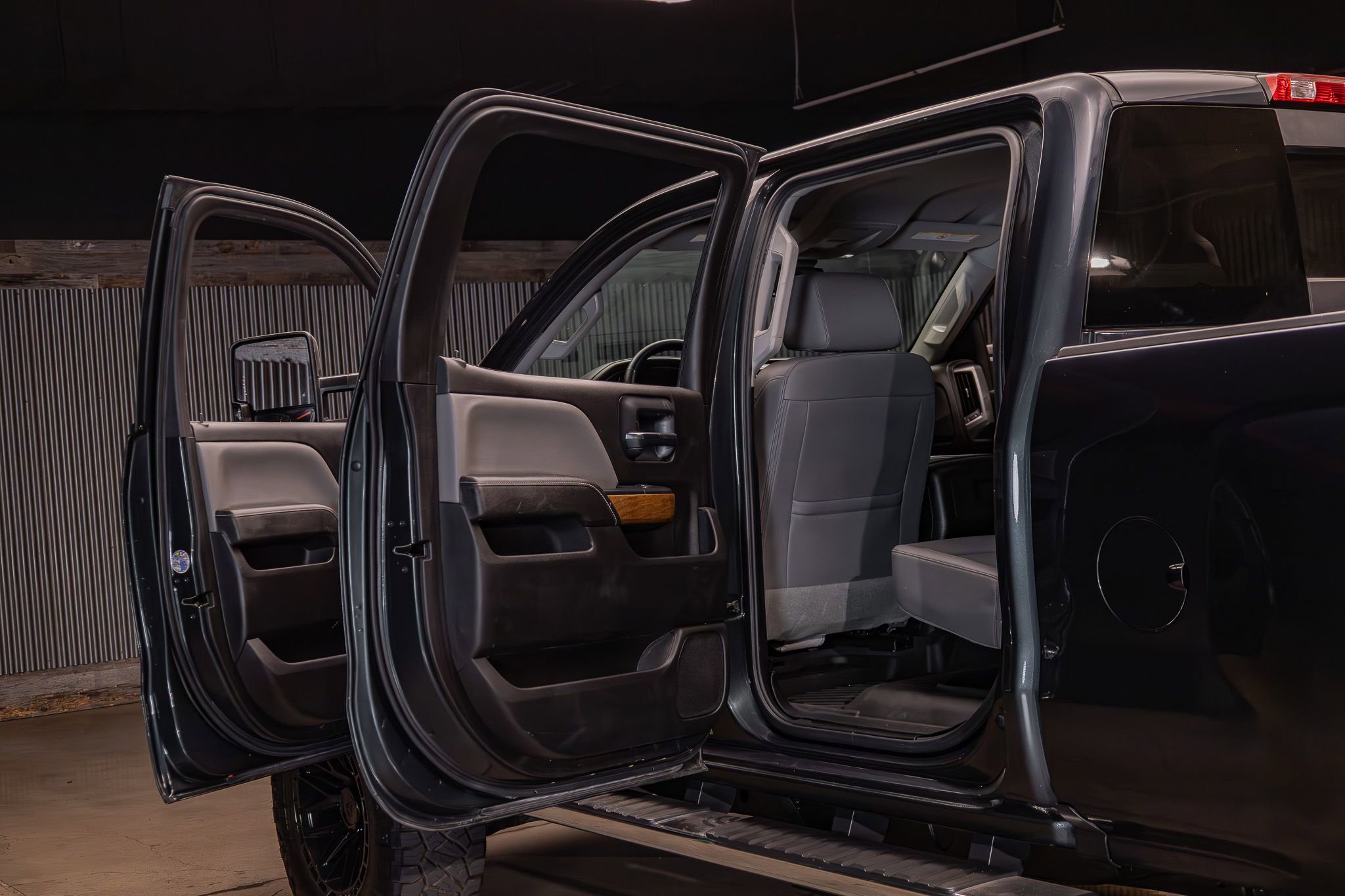 Used 2019 Chevrolet Silverado 2500 LTZ w/ Duramax Plus Package AWD/4WD image 31