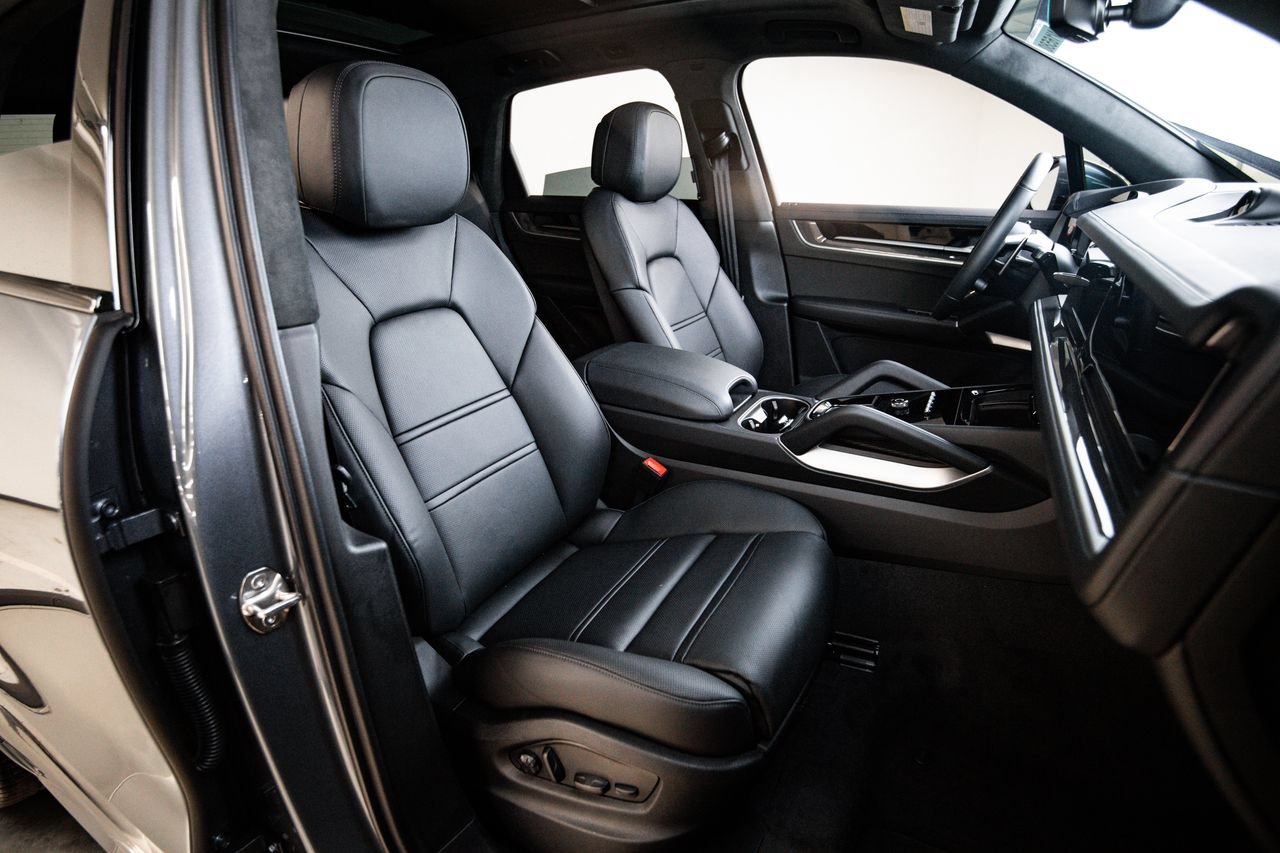 New 2026 Porsche Cayenne GTS AWD/4WD image 29