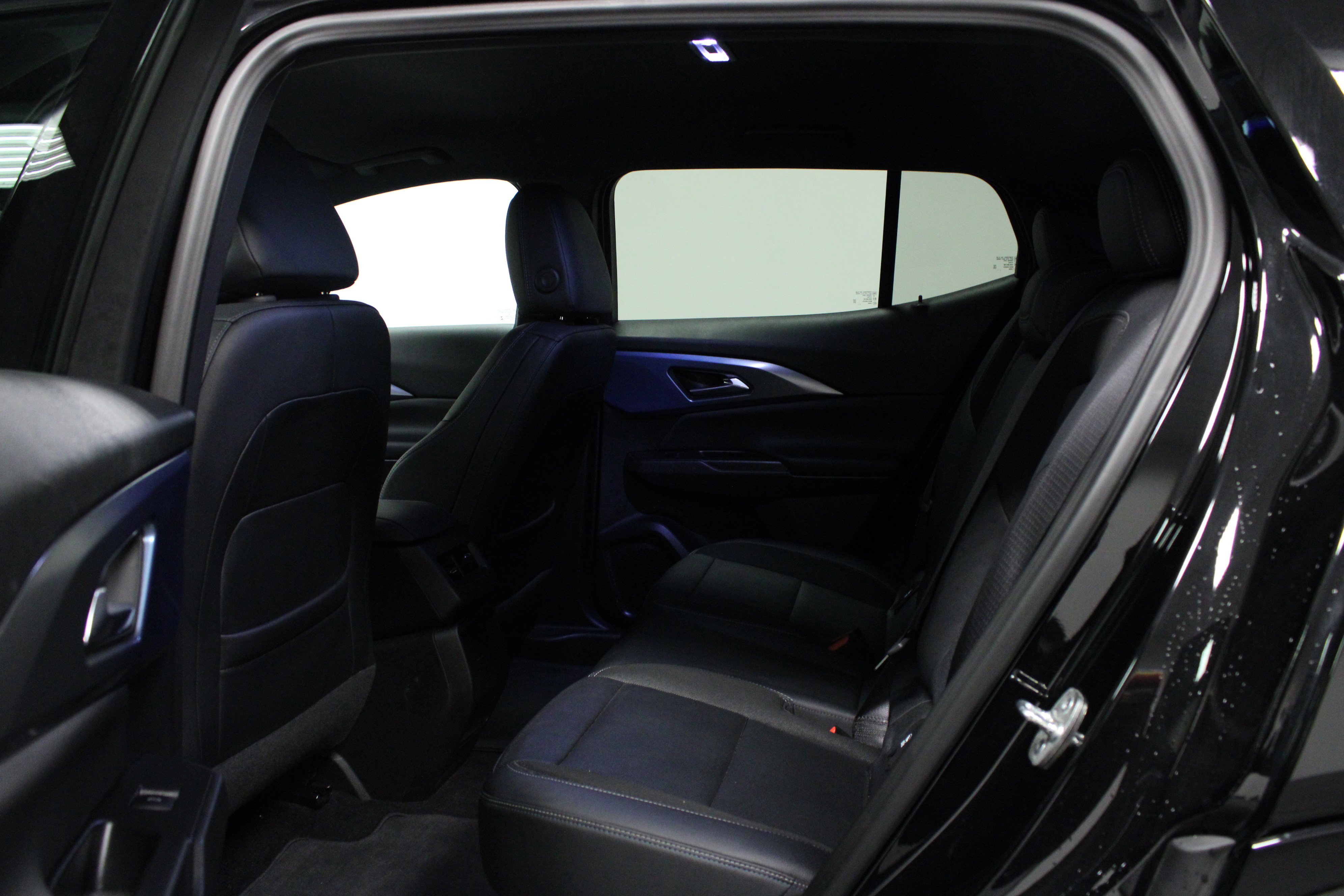 Used 2025 Chevrolet Equinox EV LT w/ Convenience Package image 13