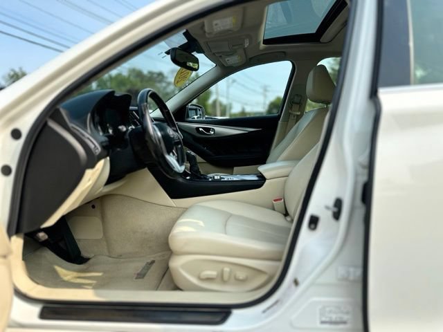 Used 2019 INFINITI Q50 Luxe w/ Essential Package (3.0T Luxe) AWD/4WD image 10