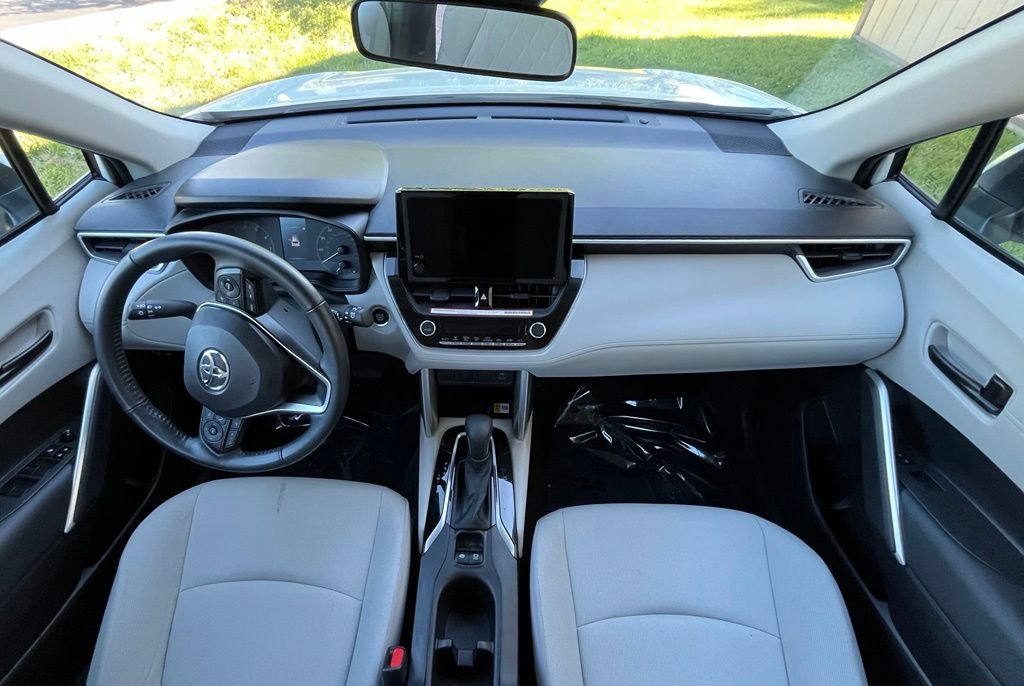 Used 2023 Toyota Corolla Cross LE AWD/4WD image 11