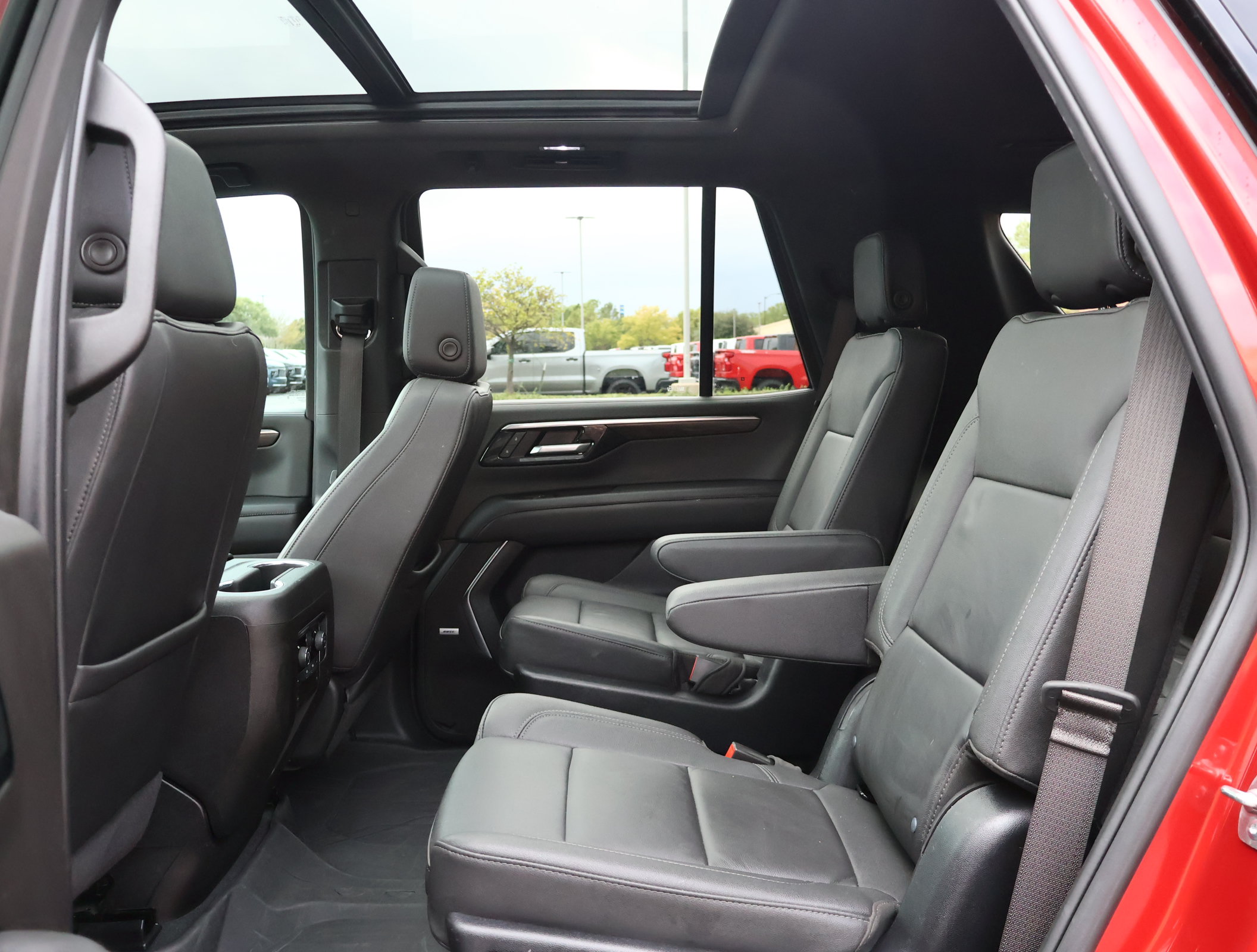 Used 2025 Chevrolet Tahoe Z71 w/ Z71 Off-Road Package AWD/4WD image 25