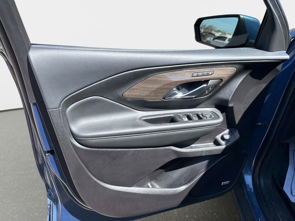 Used 2024 GMC Terrain Denali w/ Denali Premium Package image 17