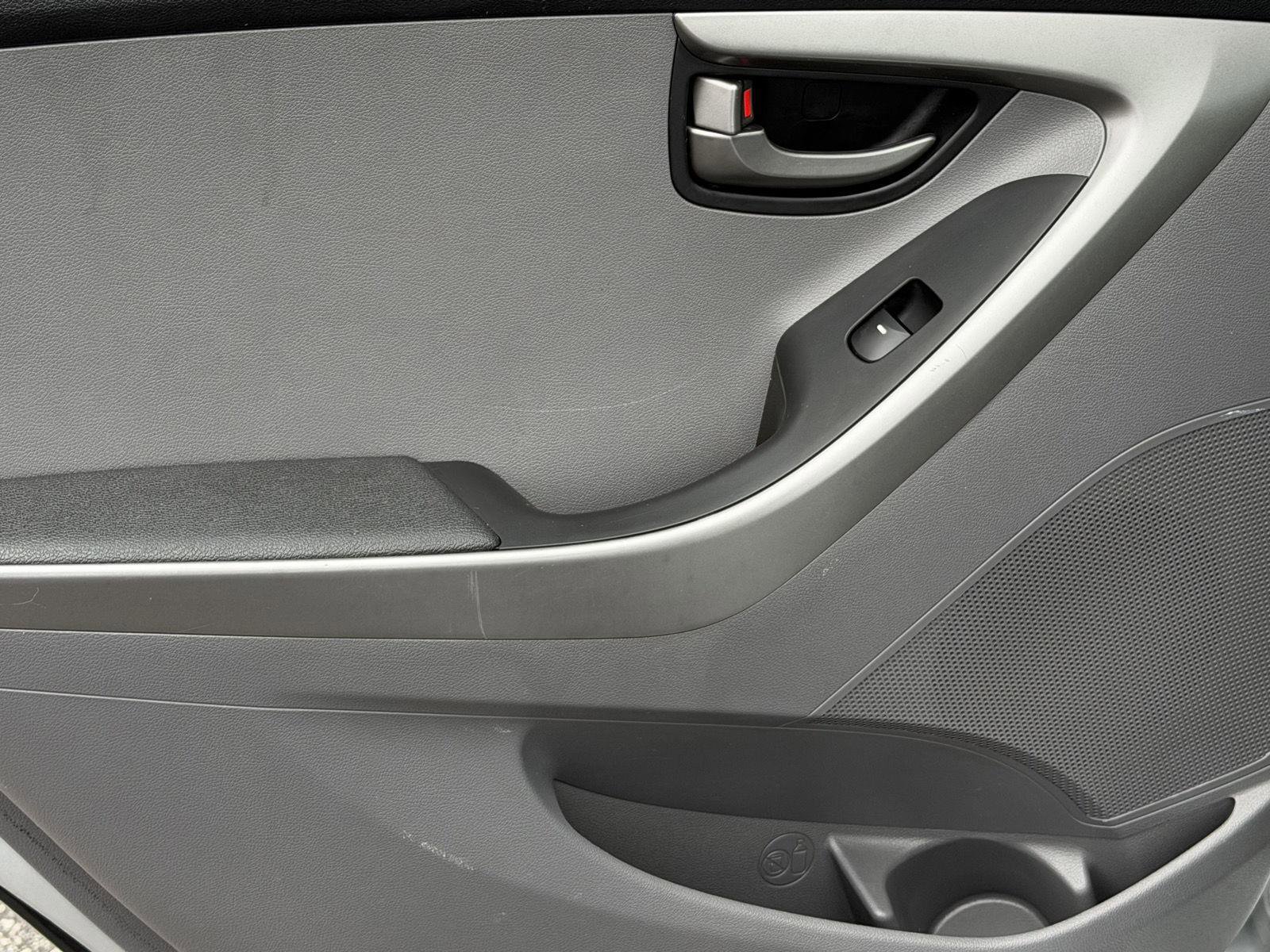 Used 2013 Hyundai Elantra GLS image 9