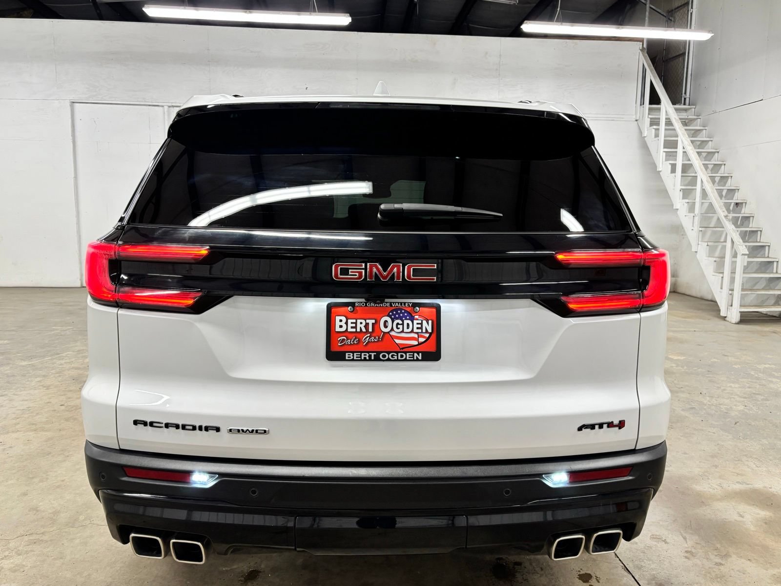 Used 2025 GMC Acadia AT4 w/ Luxury Package AWD/4WD image 7