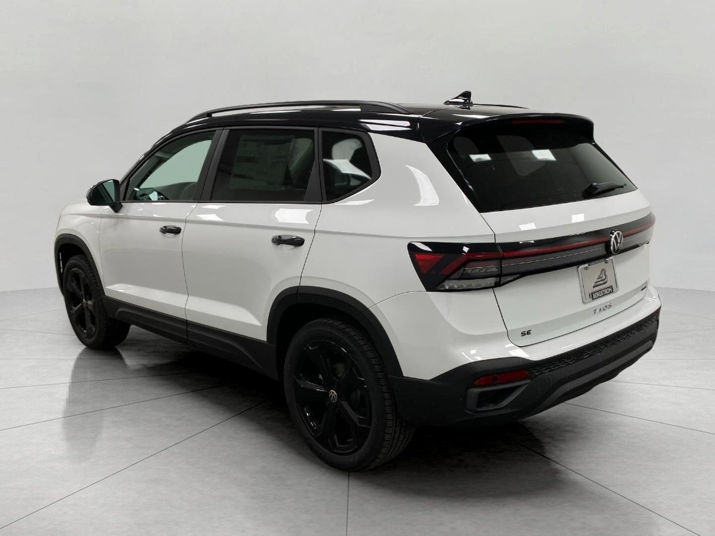 New 2026 Volkswagen Taos SE AWD/4WD image 36