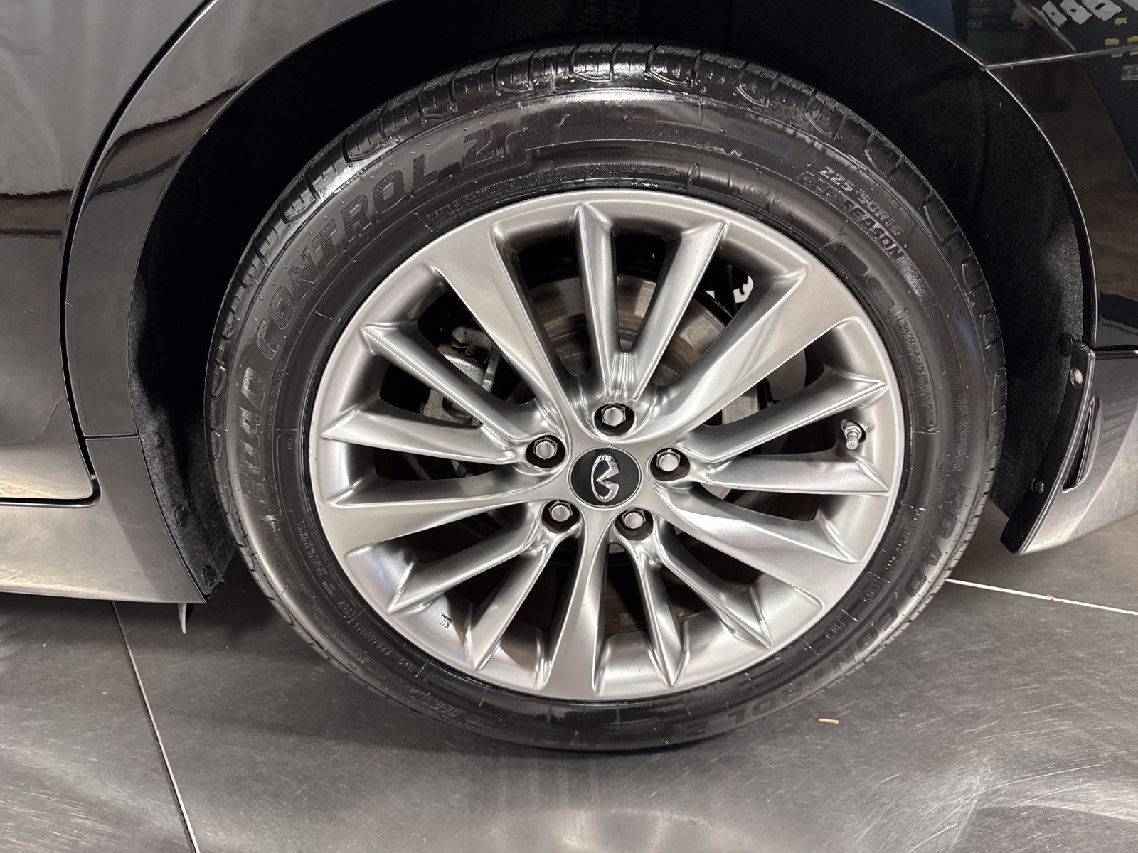 Used 2018 INFINITI Q50 Luxe w/ Essential Package (3.0T Luxe) AWD/4WD image 2