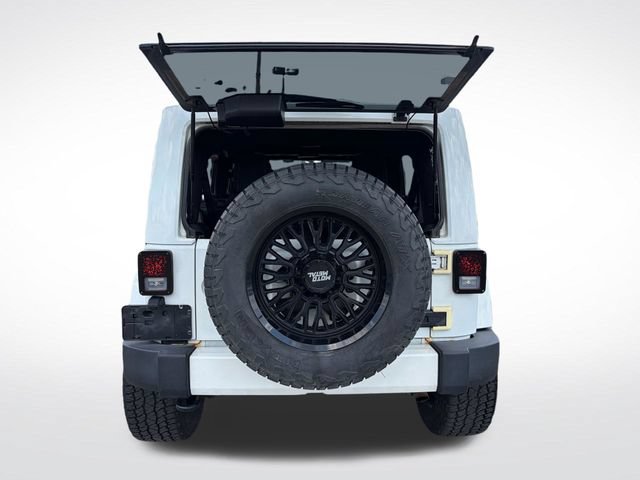 Used 2014 Jeep Wrangler Unlimited Sahara w/ Dual Top Group AWD/4WD image 22