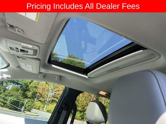 Used 2025 Toyota Sienna XLE FWD image 22
