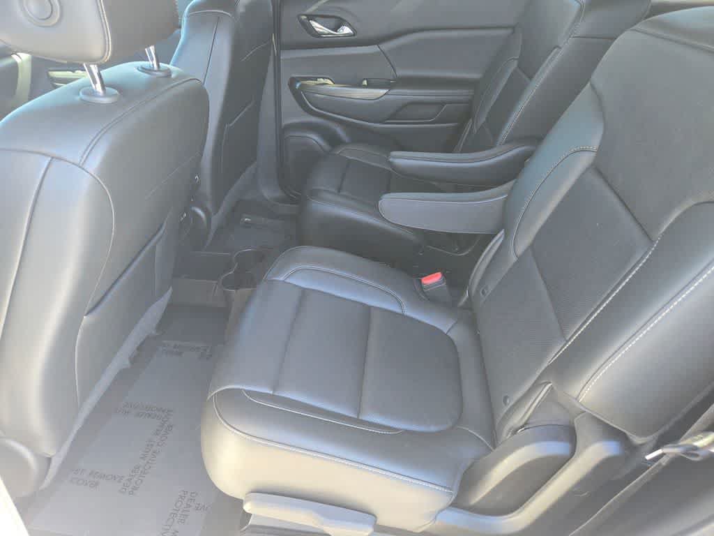 Used 2023 GMC Acadia SLT FWD image 12