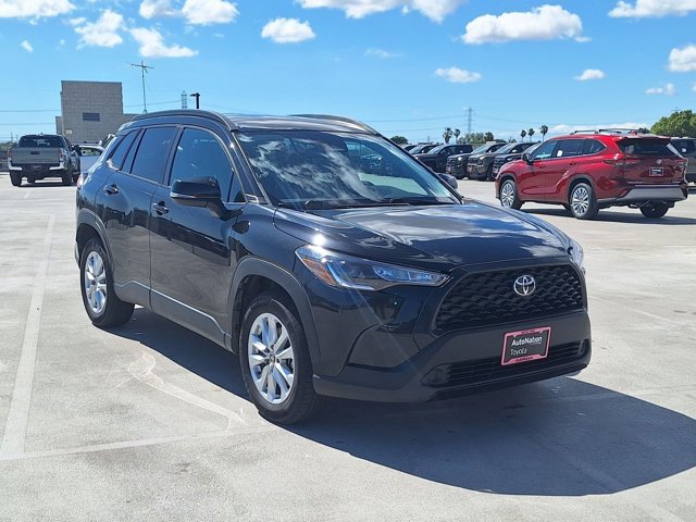 Certified 2024 Toyota Corolla Cross LE image 3