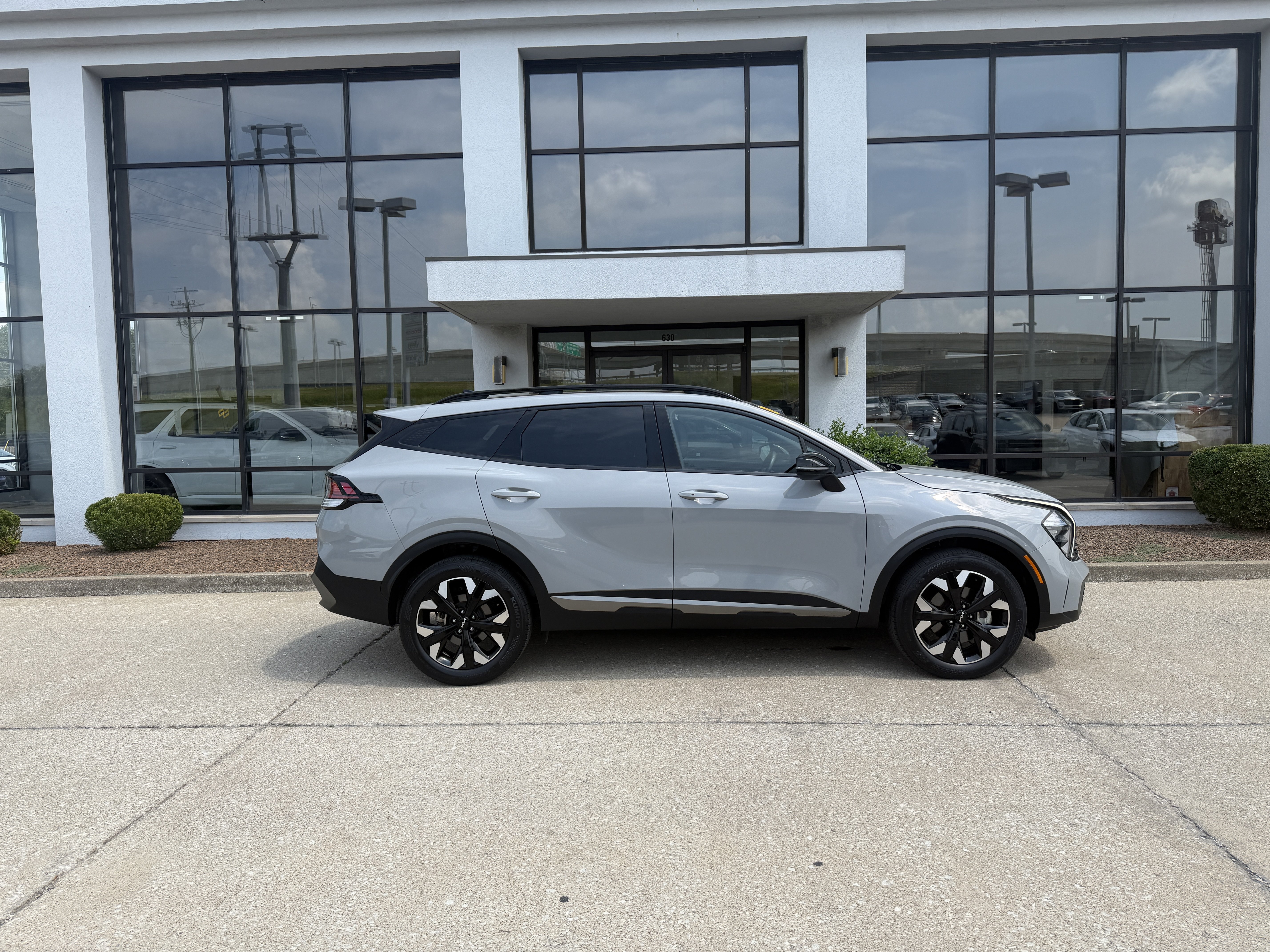 Used 2023 Kia Sportage X-Line w/ X-Line Premium Package AWD/4WD image 3