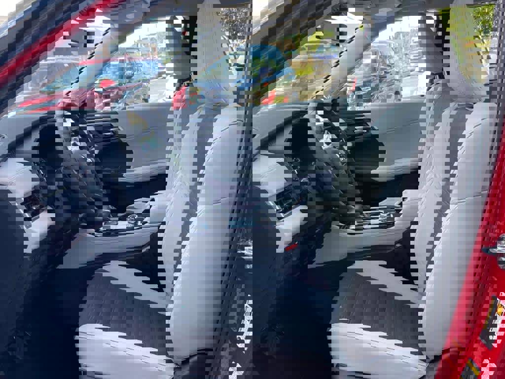 New 2025 Mitsubishi Outlander SE image 8