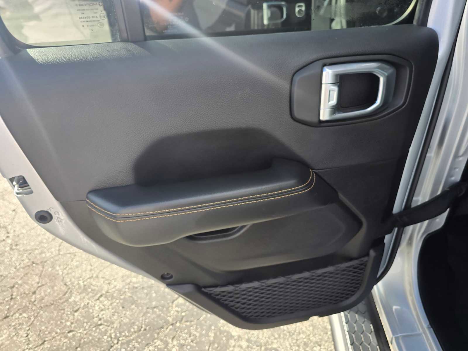 Used 2024 Jeep Wrangler Sahara image 19