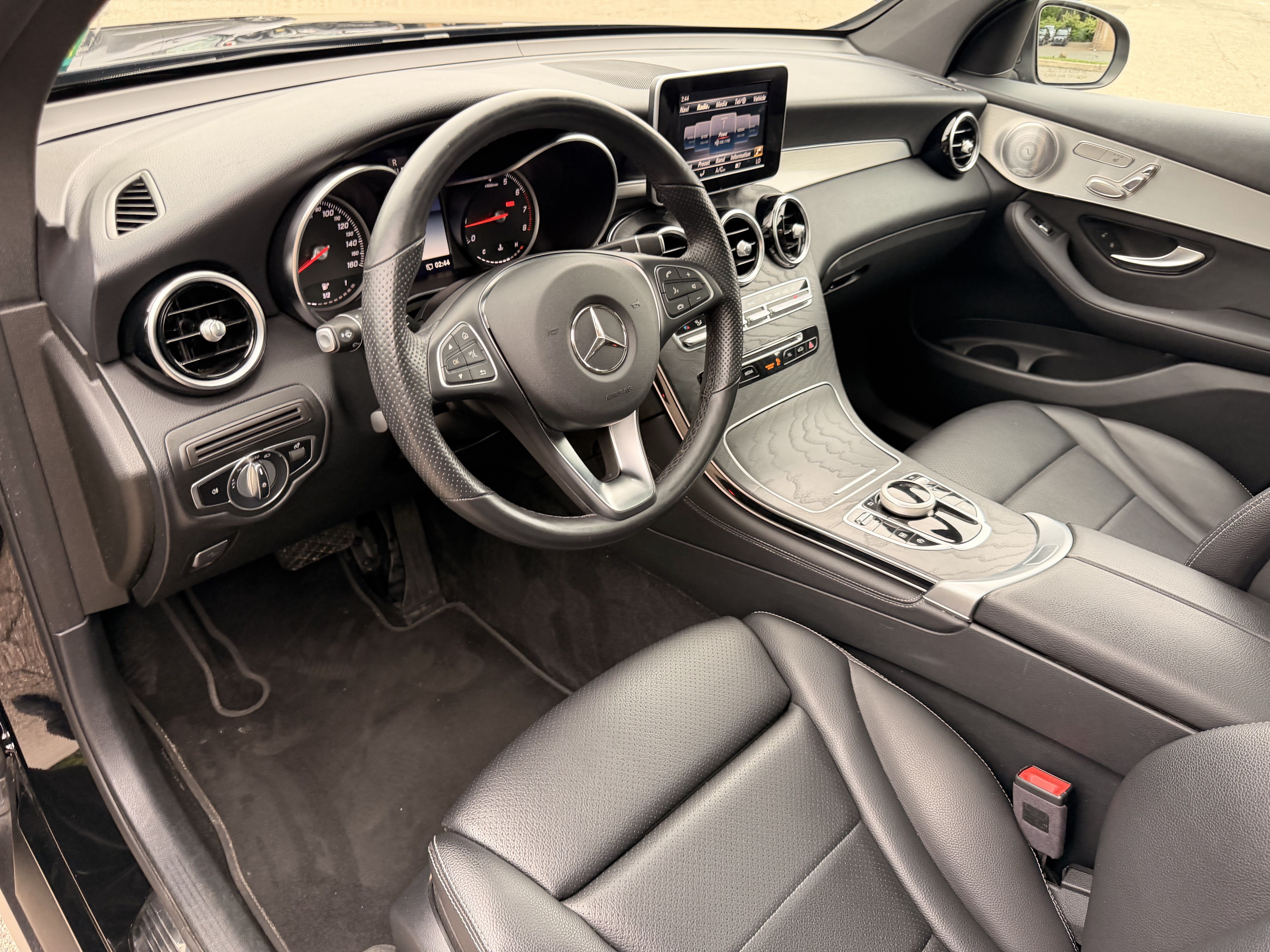 Used 2019 Mercedes-Benz GLC 300 4MATIC image 14