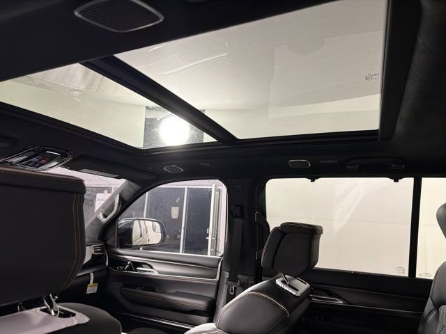 New 2026 Jeep Grand Wagoneer Summit AWD/4WD image 34