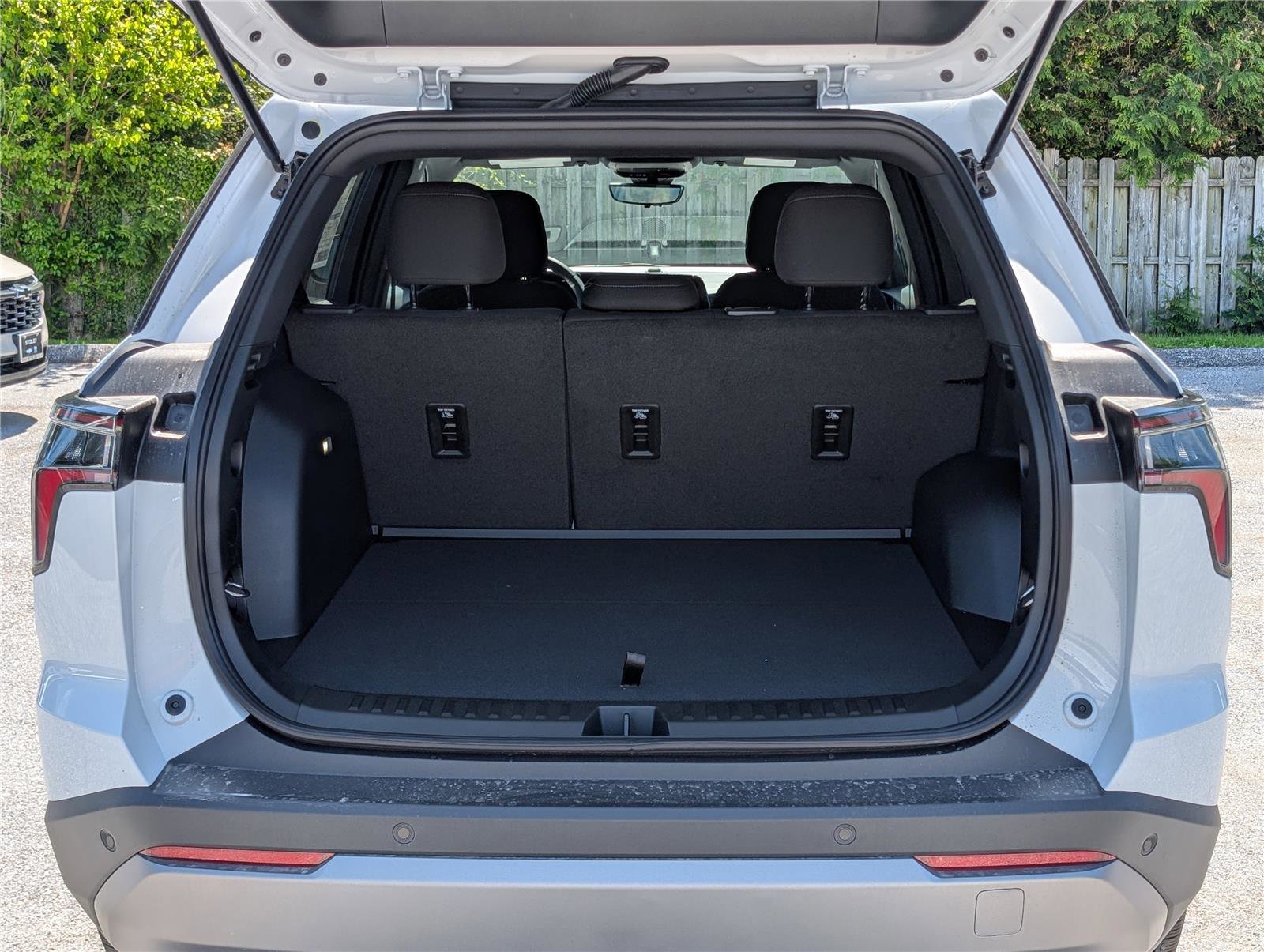 New 2026 Chevrolet Equinox LT w/ Midnight Edition AWD/4WD image 9