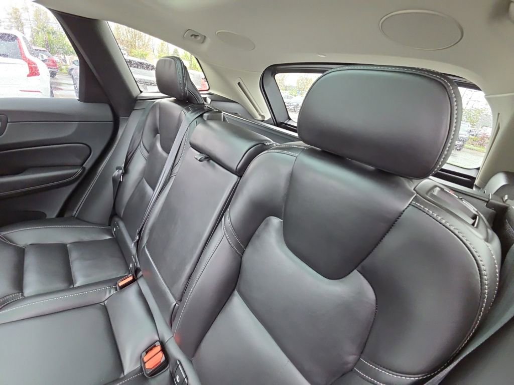 Used 2023 Volvo XC60 B5 Ultimate w/ Climate Package image 6