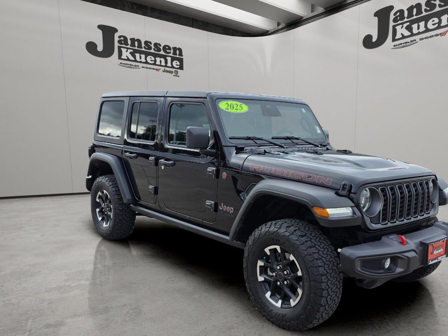 Used 2025 Jeep Wrangler Unlimited Rubicon w/ Convenience Group AWD/4WD image 4