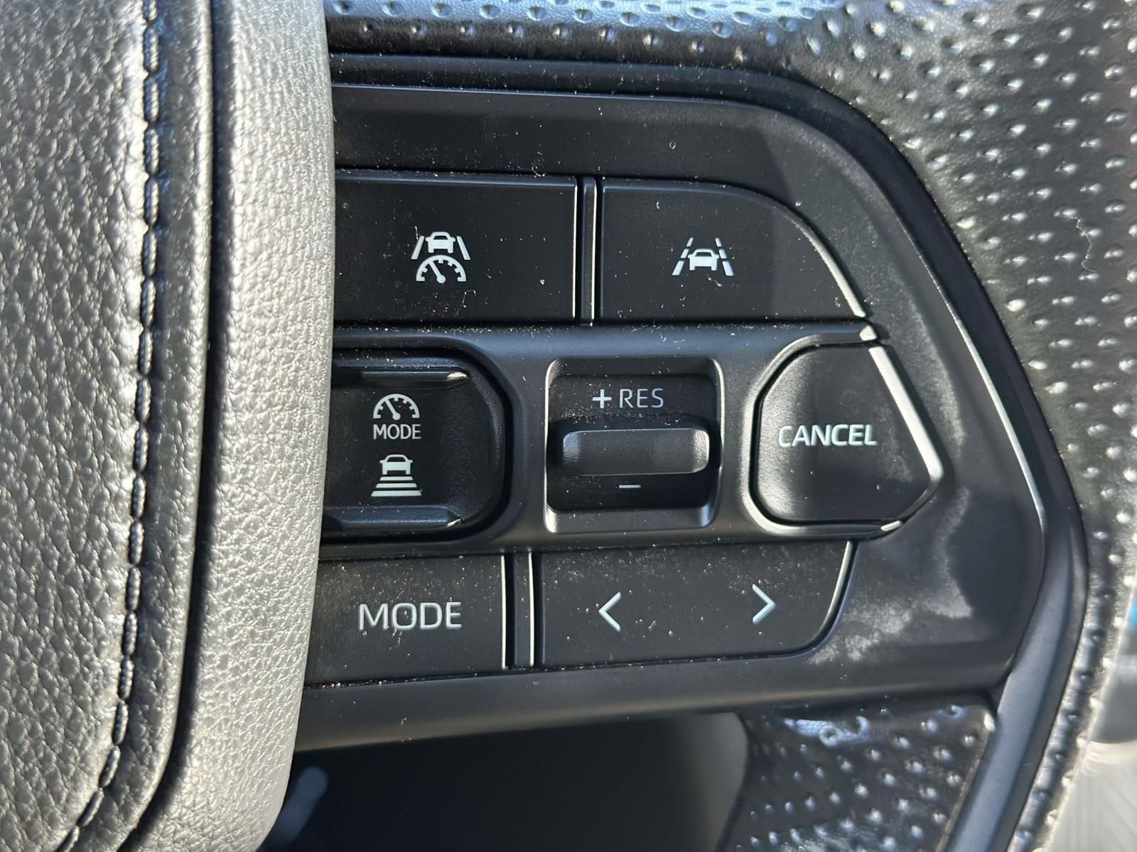 Used 2025 Toyota Tacoma SR w/ SR Upgrade Package AWD/4WD image 15