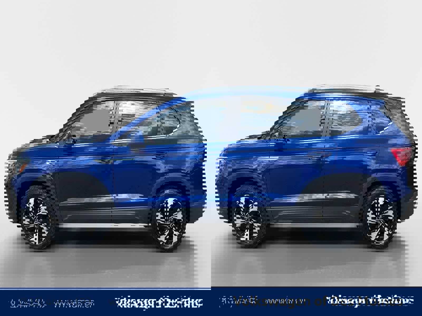 Certified 2024 Volkswagen Taos SE image 3