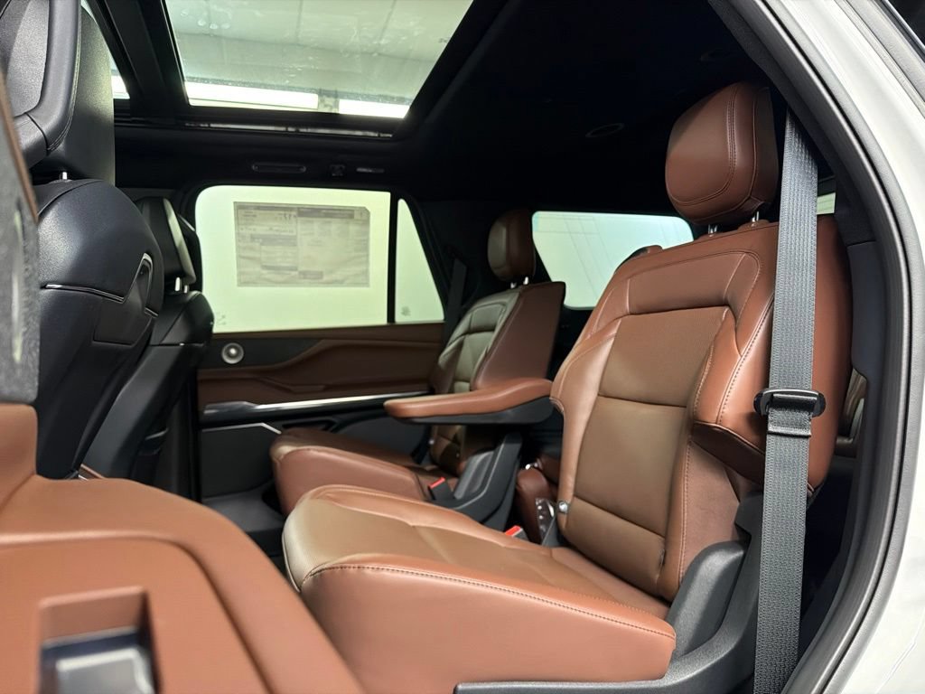 New 2026 Lincoln Navigator Reserve AWD/4WD image 33