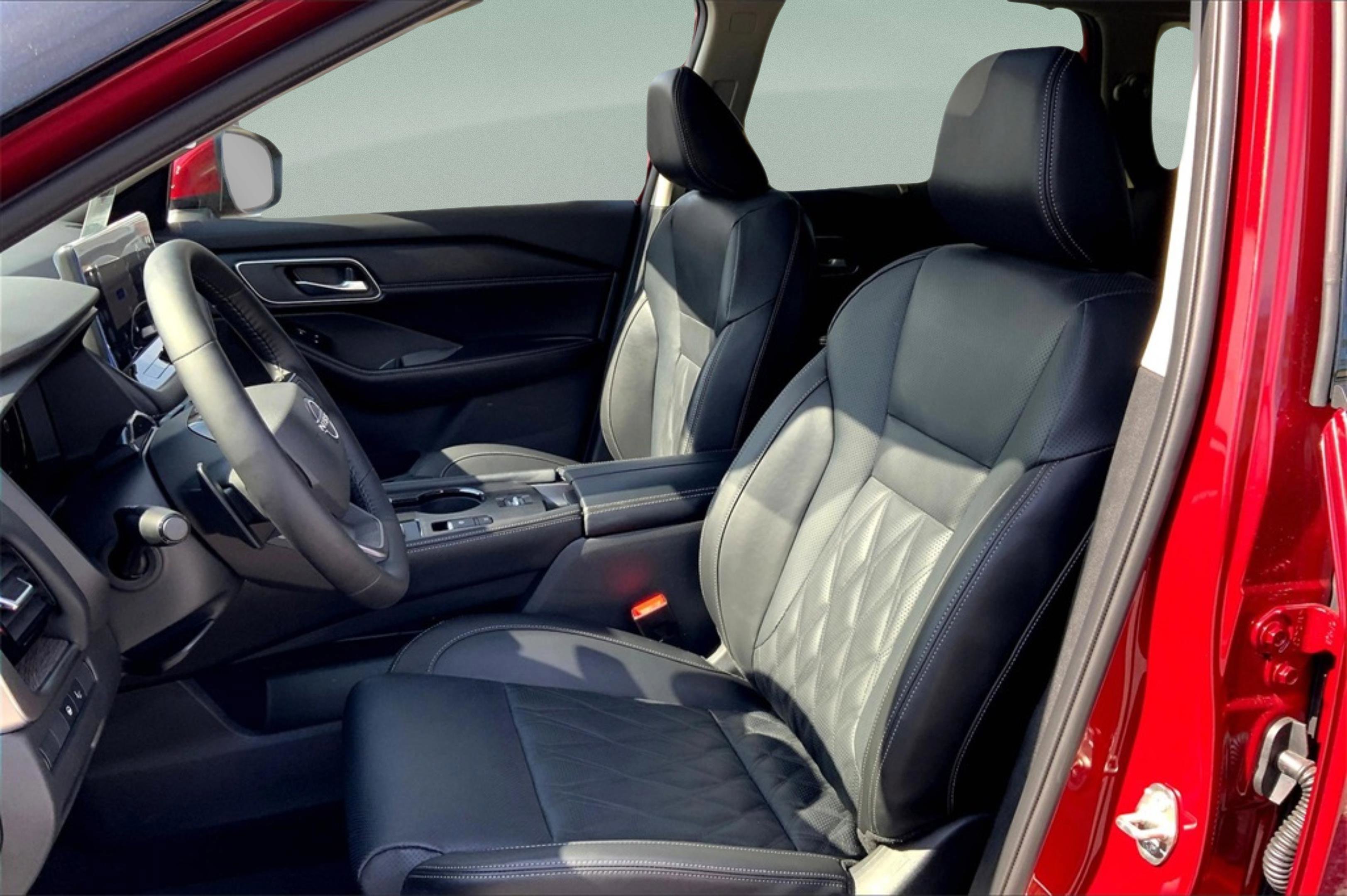 New 2025 Nissan Rogue Platinum w/ Tech Package image 10