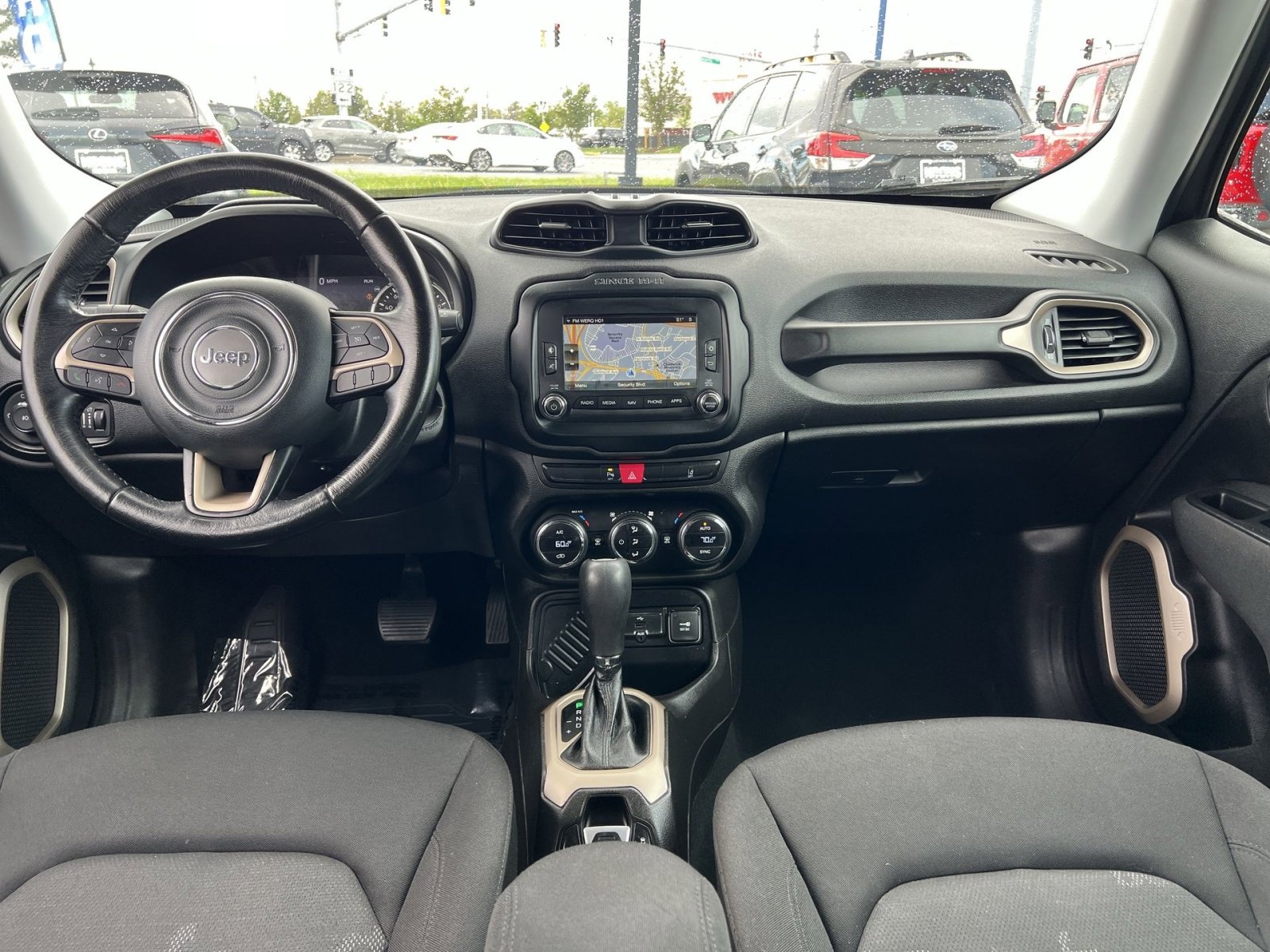 Used 2017 Jeep Renegade Latitude image 21