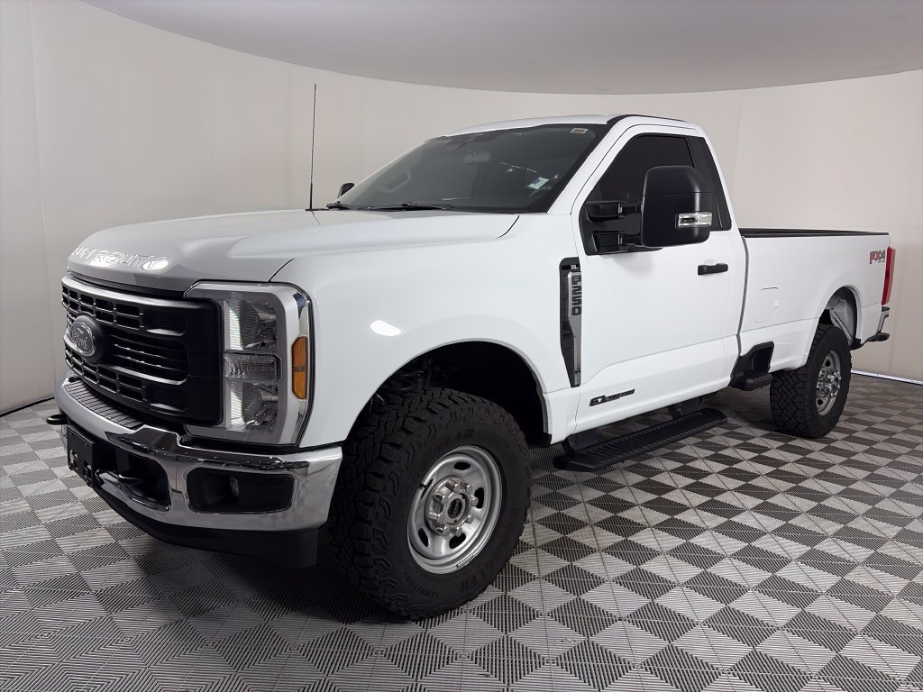 Used 2025 Ford F250 XL AWD/4WD image 3
