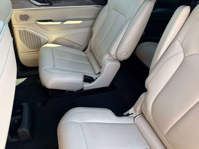 Used 2024 Jeep Grand Cherokee L Limited w/ Black Appearance Package image 13