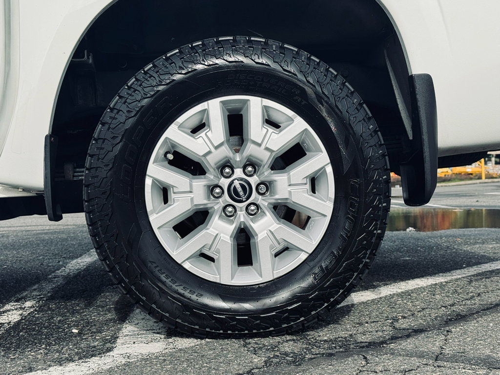 Used 2022 Nissan Frontier SV image 28