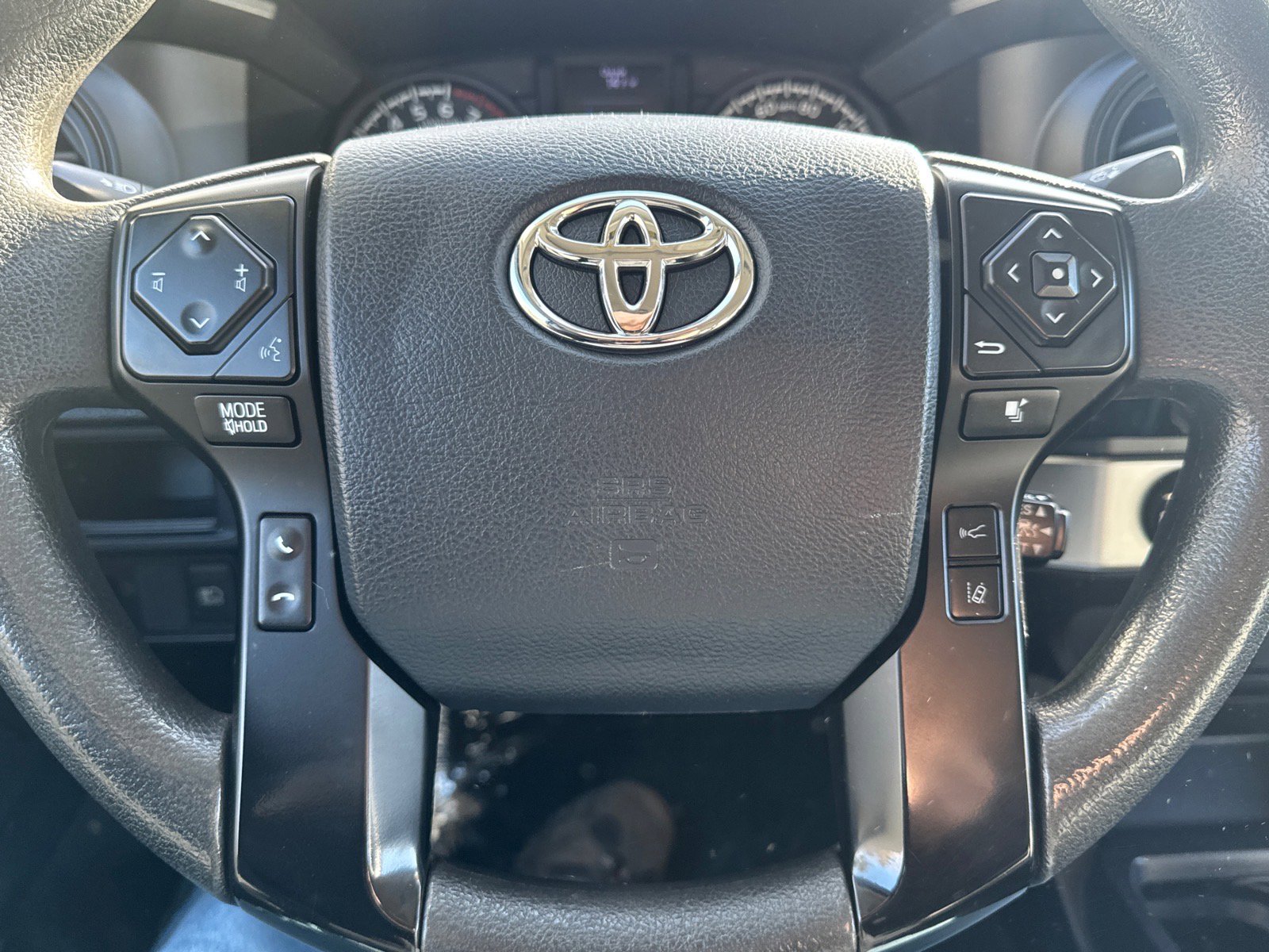 Used 2018 Toyota Tacoma SR image 11