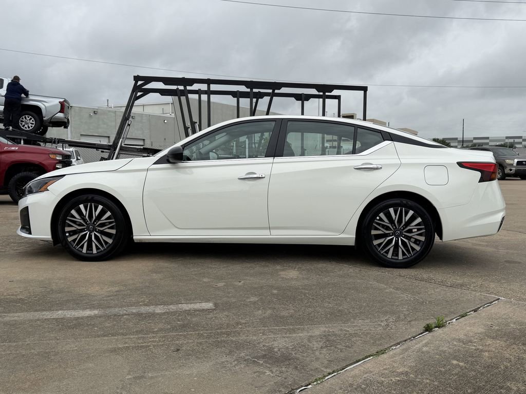 Used 2025 Nissan Altima 2.5 SV FWD image 6