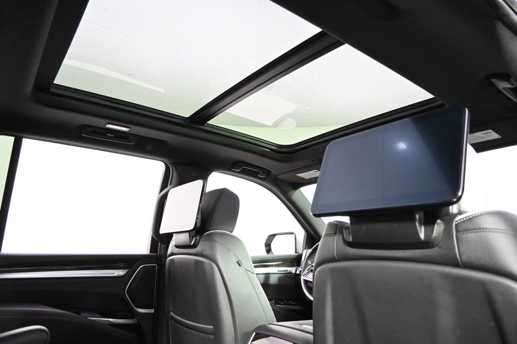 Certified 2025 Cadillac Escalade Premium Luxury image 17
