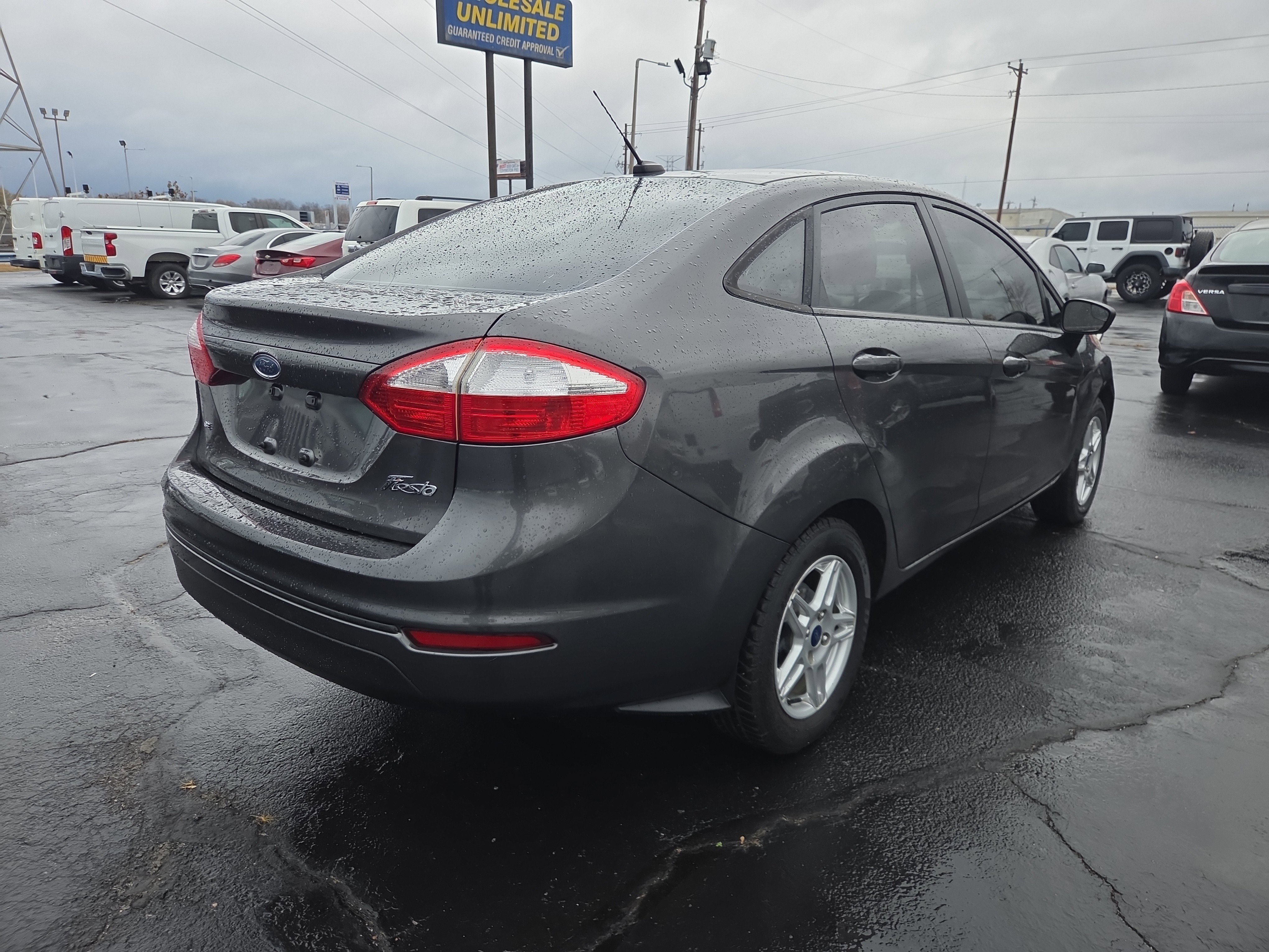 Used 2017 Ford Fiesta SE image 5