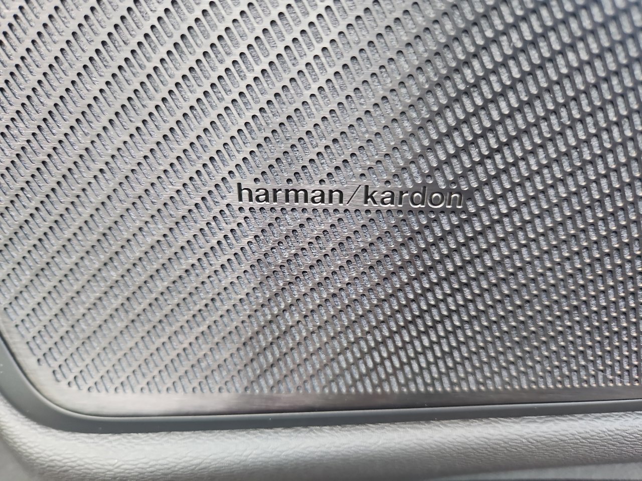 Used 2021 Volvo S60 T6 R-Design image 21