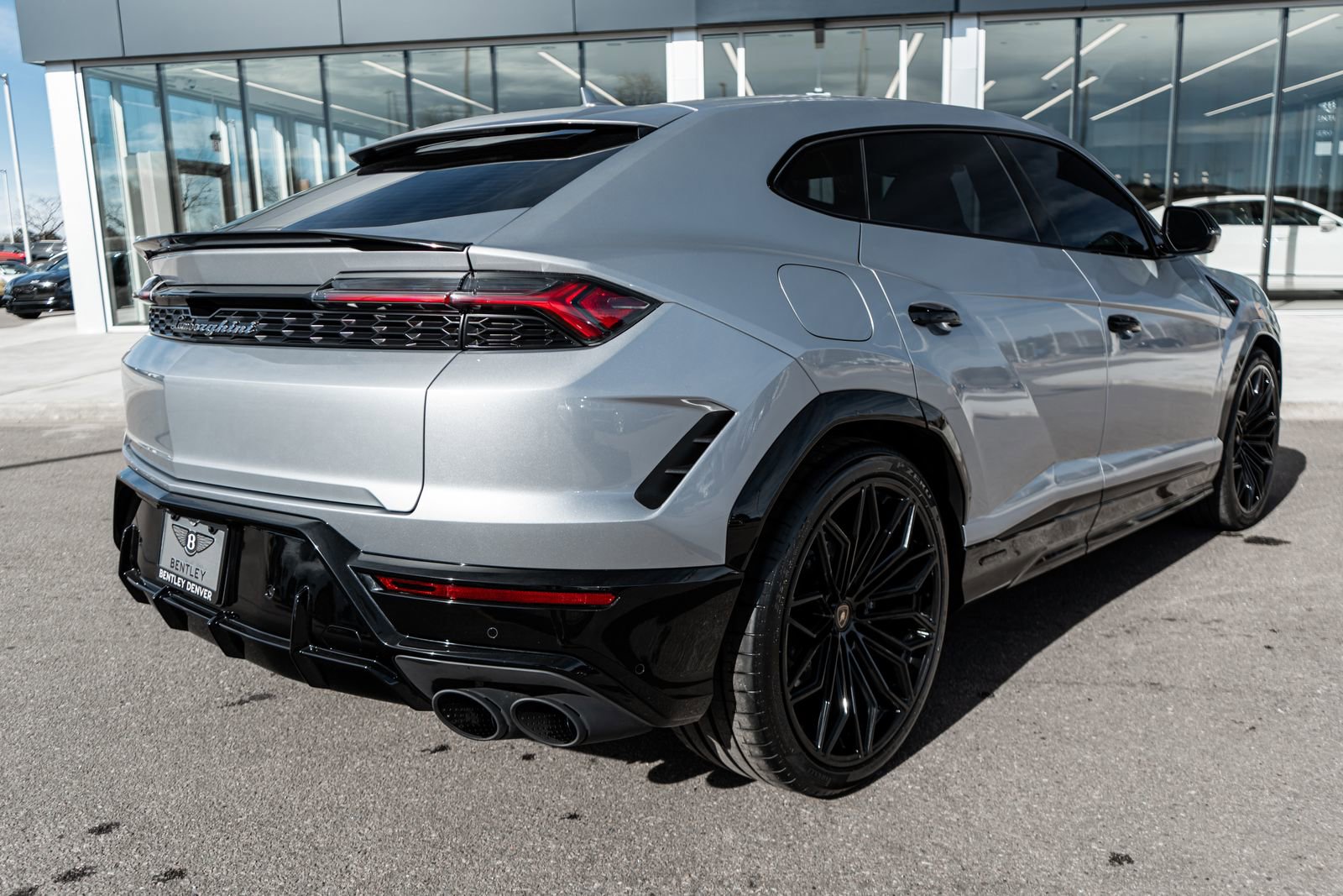 Used 2025 Lamborghini Urus SE AWD/4WD image 13