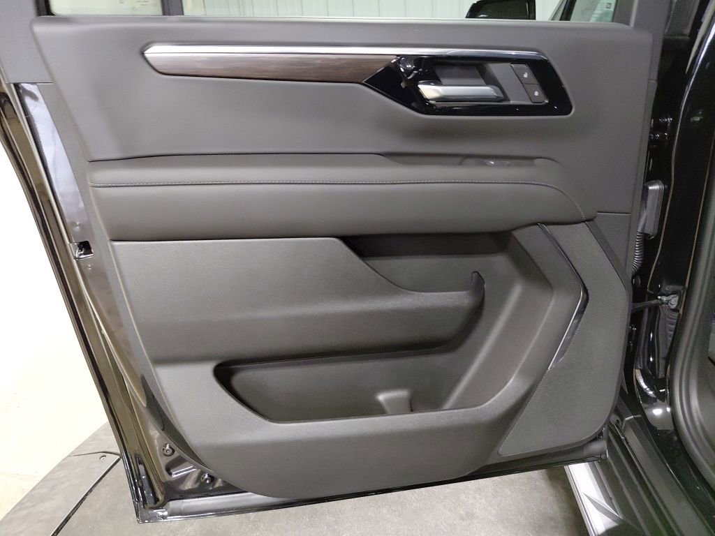 New 2026 Chevrolet Suburban LS w/ LS Custom Edition AWD/4WD image 17