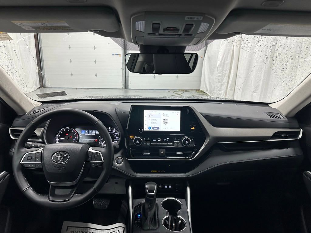 Used 2025 Toyota Highlander XLE image 44