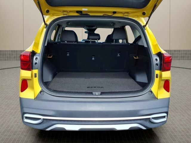 Used 2023 Kia Seltos S w/ Navigation Package AWD/4WD image 11
