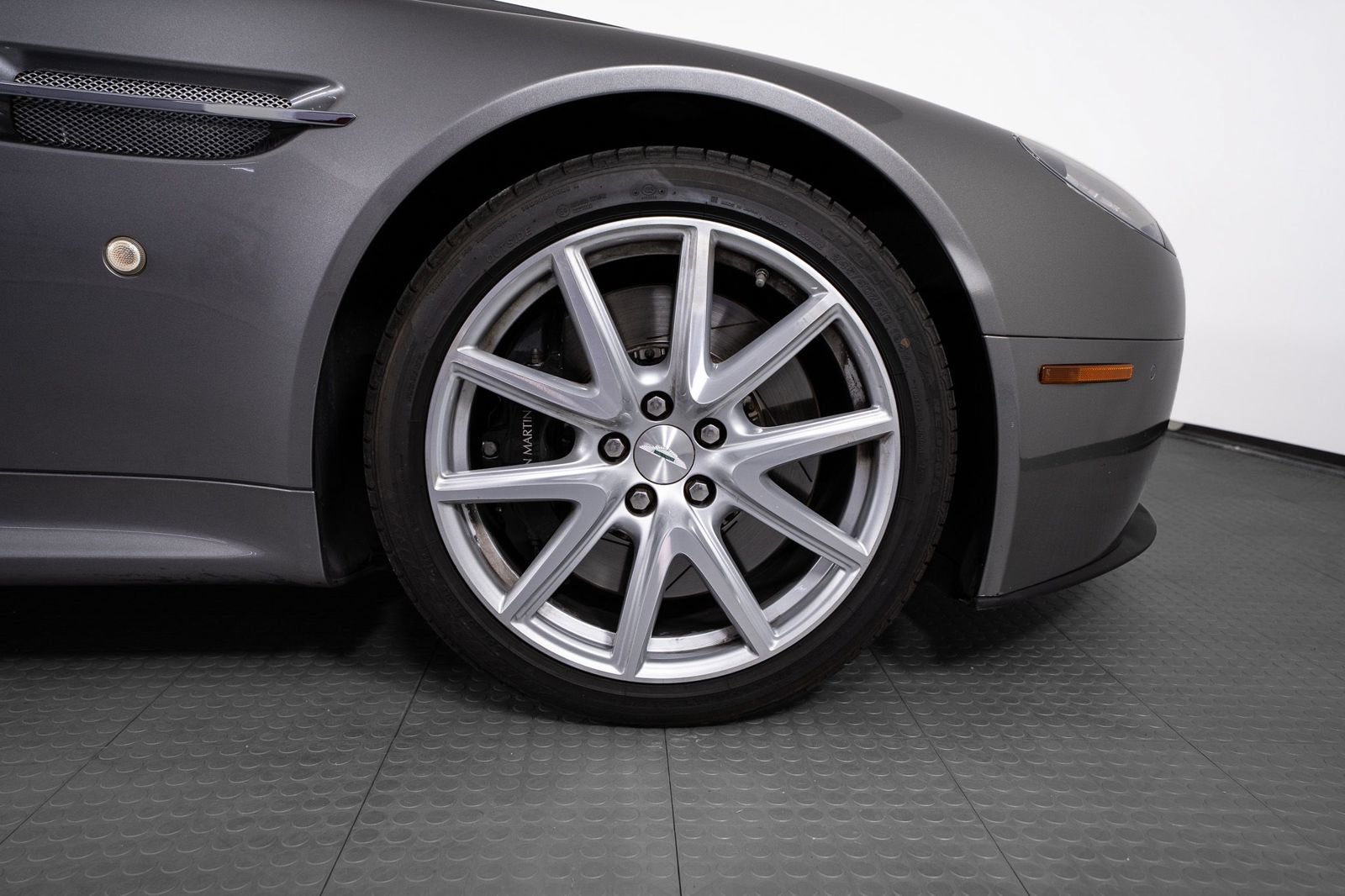 Used 2012 Aston Martin V8 Vantage Roadster RWD image 27