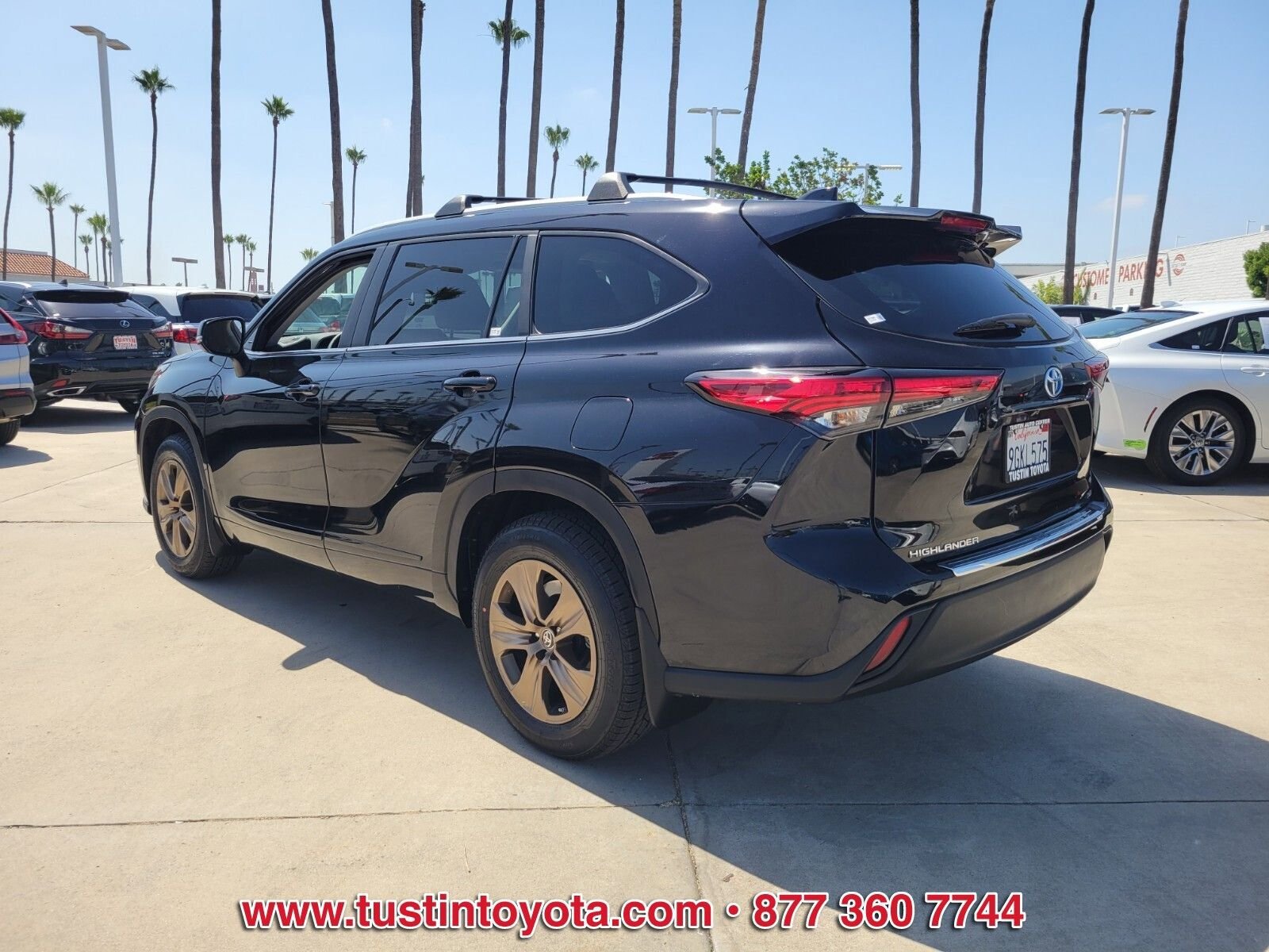 Used 2023 Toyota Highlander Bronze Edition w/ Protection Package #3 (TMS) FWD image 6