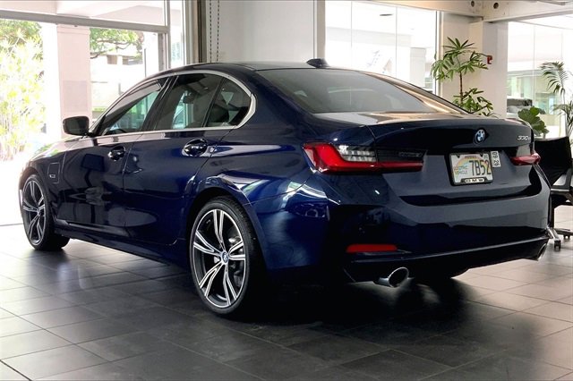 Used 2023 BMW 330e w/ Premium Package image 10