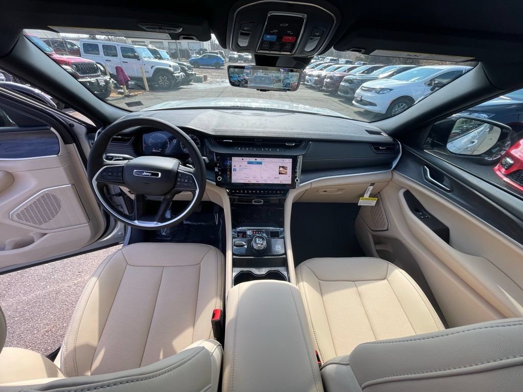 New 2026 Jeep Grand Cherokee L Limited w/ Luxury Tech Group II AWD/4WD image 3
