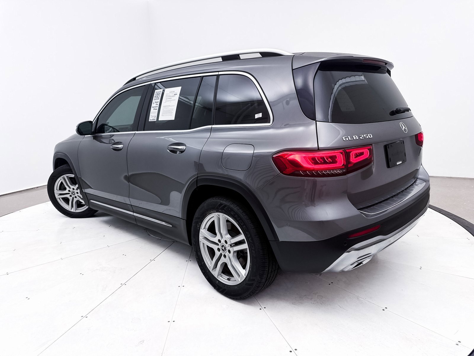 Used 2021 Mercedes-Benz GLB 250 4MATIC image 8