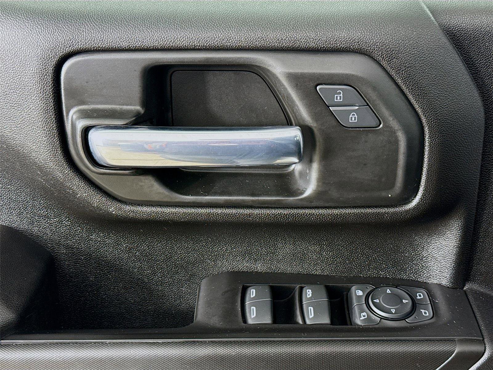 Used 2022 Chevrolet Silverado 2500 Custom w/ Custom Value Package image 17