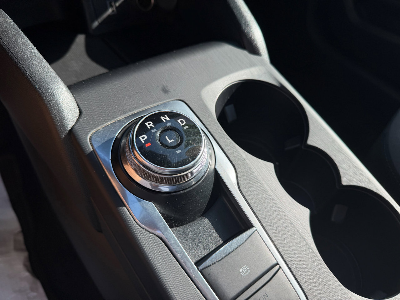 Used 2020 Ford Escape SE image 24