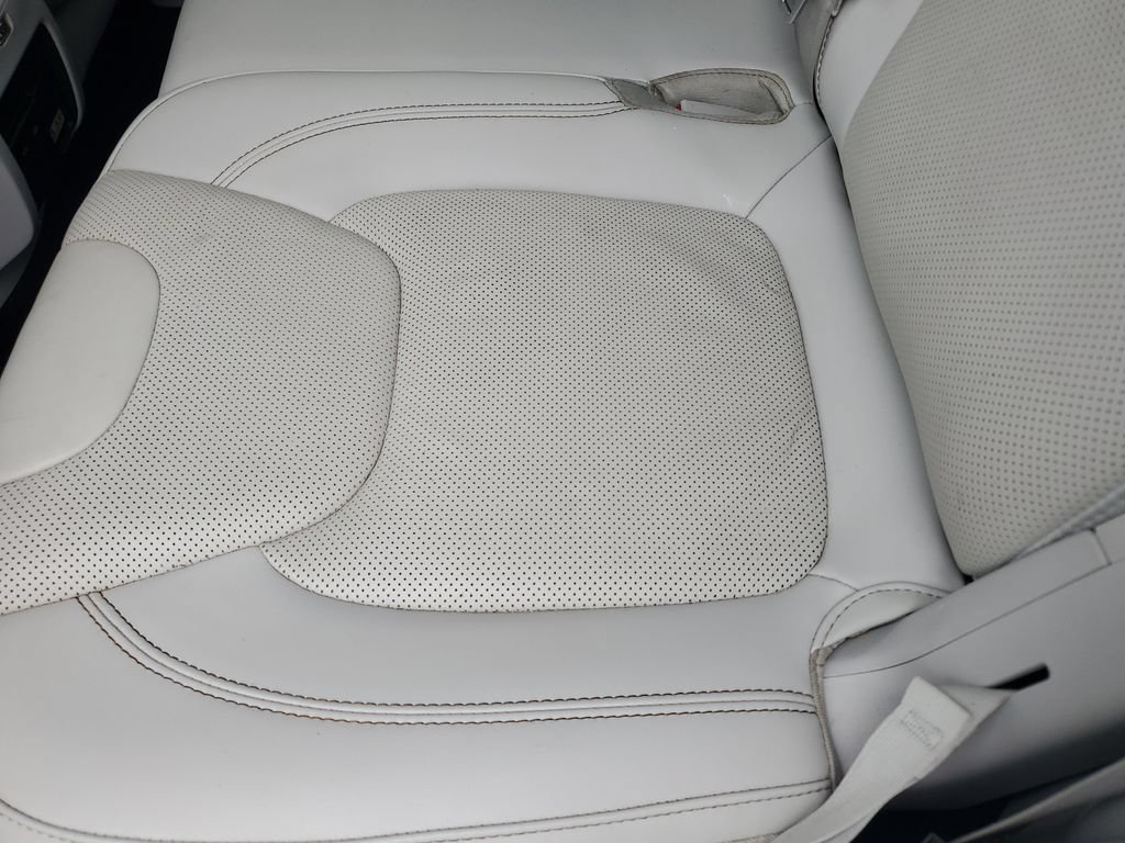 Certified 2019 Jeep Cherokee Limited w/ Luxury Group FWD image 14
